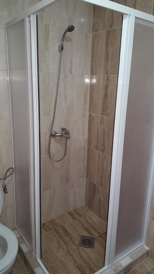 Four Roses, Apartament Ohrida