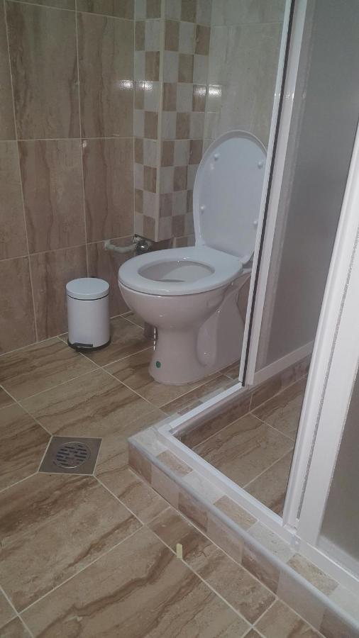 Four Roses, Apartament *